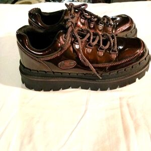 Skechers / Size 8.5 / Burgundy